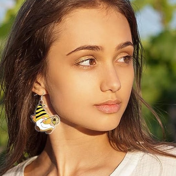 Acrylic Dangling Gnome Earrings - Picture 4 of 8